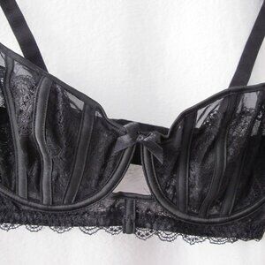 NWT - Frederick's of Hollywood Drew Bra - 32D
